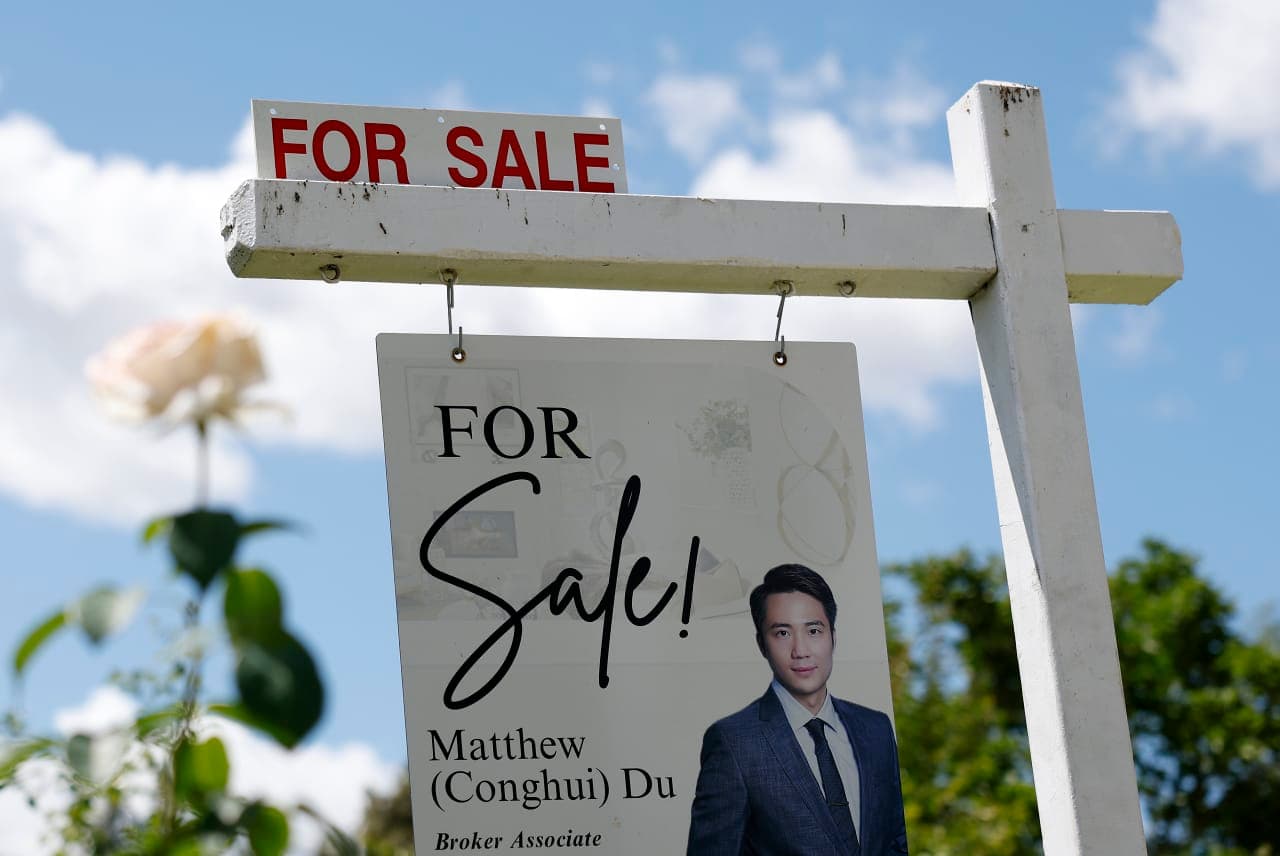 Mortgage rates jump to their highest level in a year and show few signs of falling