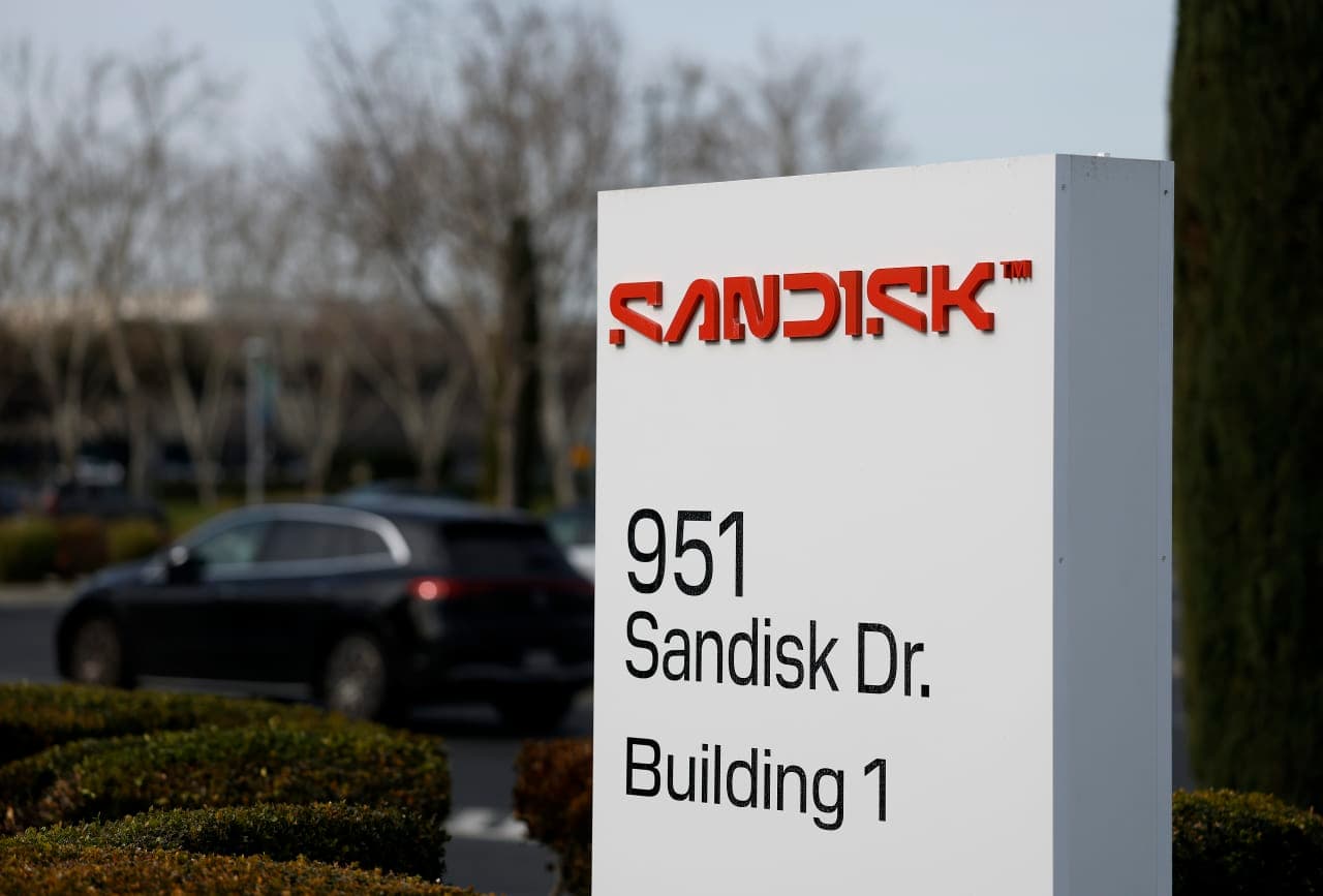Sandisk is falling after earnings. Here’s what Wall Street says.