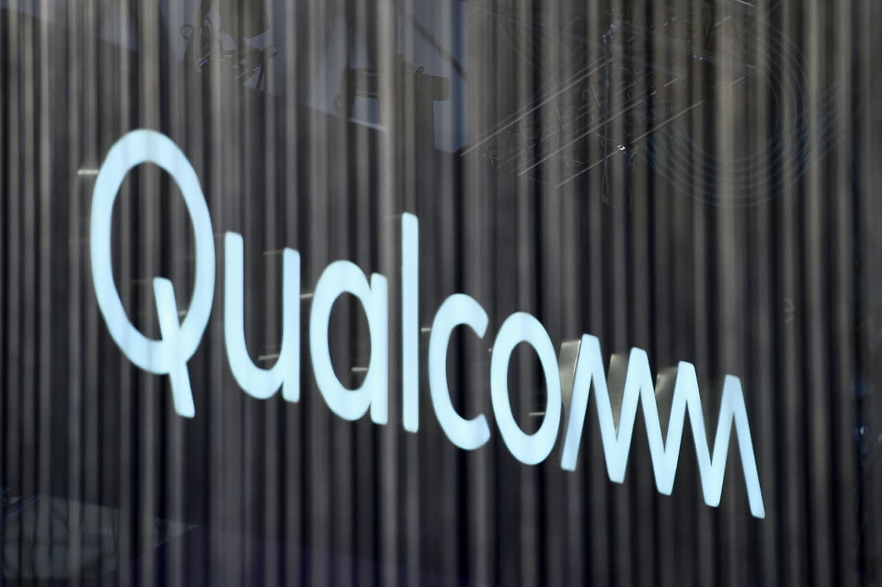 Qualcomm’s stock falls as memory woes weigh on earnings