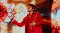 Bruno Mars has an unexpected opening before Wembley party starts