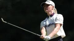 England's Hull closes in on Huang after historic 62