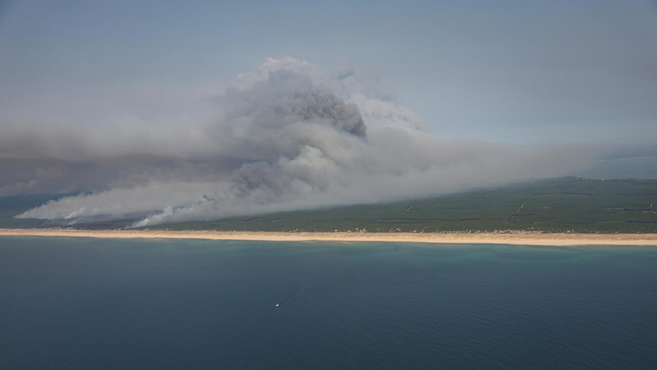 French firefighters face 'pyrocumulonimbus' for first time
